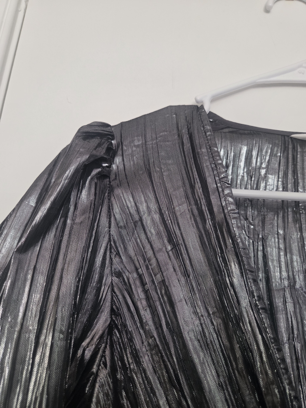 NWT H&M Metallic Silver Plissé Long Sleeve True Wrap Romper M - Picture 5 of 6